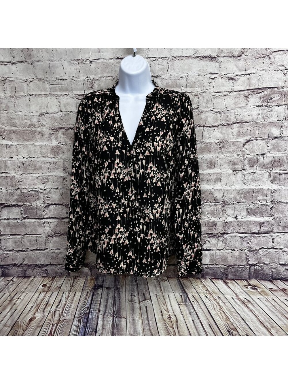 Lauren Conrad Black Pink Heart Print V Neck Roll Tab Sleeve Blouse